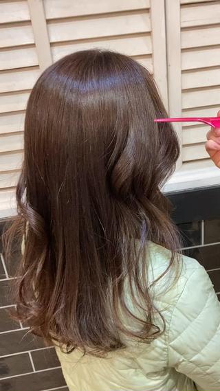 いつもご来店ありがとうございます 
カラー後にストレートなしでも酸熱トリートメントでツヤツヤご相談承ります！！ 
