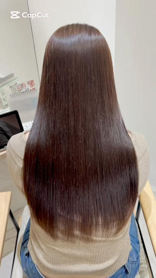 乾かしただけでこのサラツヤ髪に️️
くせや広がりが気になる方ぜひお待ちしております 