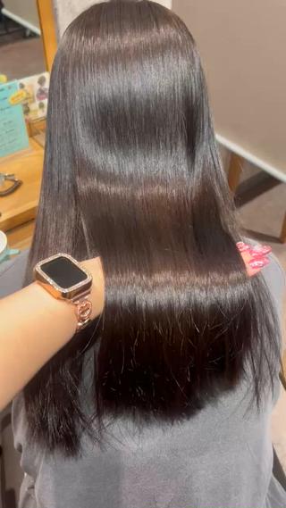 “触れたくなる髪” をつくる髪質改善ストレート

縮毛矯正で
パサつき・硬さ・不自然な仕上がりになった経験はありませんか？
髪の状態や履歴を丁寧に見極めて薬剤を選定し、
ダメージを抑えながら 自然で柔らかいうる艶髪 へ導きます

まっすぐすぎない、上品にゆれる美髪を
一緒に叶えませんか？

天神橋筋六丁目駅から徒歩1分
⁡
ご予約お待ちしております 