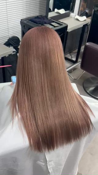 ブリーチ毛にもあてる【南式酸性ストレート】
お客様一人一人しっかり薬剤選定させて頂くので傷むことなくちゅやちゅやです 