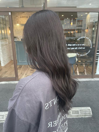 見るたびに色が変わる 飽きない透明感グレージュ

#ブリーチなし でも叶えます︎
#初カラー




ご覧いただきありがとうございます！

たまプラーザでスタイリストをしておりますノダケンタです︎

あなたの理想のカワイイ、カッコいいをお届け。ぜひお任せください

プロフィールのマークを押していただけるとご予約のお問合せができます！


︎似合わせ小顔カット ¥3000
︎【ブリーチなし】透明感カラー¥4500今だけ！
︎大人気 カット+カラー+トリートメント ¥5900
︎透き通る髪色︎ ハイ透明感ダブルカラー　¥10900
︎個性が際立つ︎イヤリングorインナーカラー ¥8500〜
︎髪質改善TOKIOトリートメント ¥5000
 