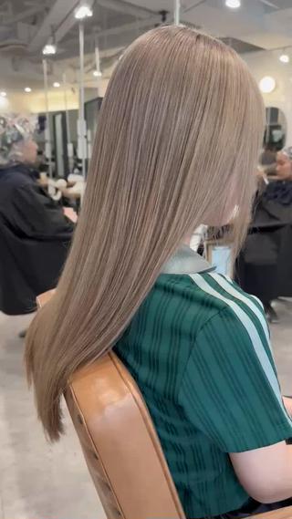 ホワイトベージュ×ストレート 