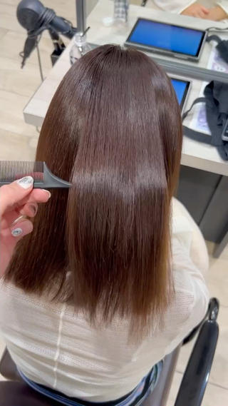 アルカリ性縮毛矯正でくせが戻らないサラサラヘアに 