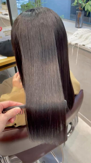 乾燥が気になるこの季節

酸性ストレートをかけて乾燥や日々のダメージによるぱやぱやした毛綺麗にしちゃいませんか？？

酸性ストレートはいわゆる縮毛矯正ですが、従来の縮毛矯正とは全く異なります！！

地毛のような柔らかくふんわりとしたストレートになり従来よりもダメージが少ないです☆

もちろん癖も伸びますが、何より艶感がめっちゃでちゃいます！

酸性ストレートお任せください♪
Charm.佐藤磨哉

#酸性ストレート#髪質改善ストレート#髪質改善酸性ストレート#シャイニーカラー 