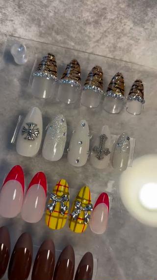 定額デザイン

パーツの位置、色など変更可
お気軽にご相談して下さい 