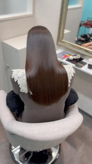 圧倒的に綺麗な形状を創りだす美髪縮毛矯正♪

個人で仕入れてる商材を使用してダメージを最小限に美しい美髪ストレートヘアを創ります！

艶サラロングヘアを目指す上で癖のお悩みもある方は
必須のメニューです！

癖のお悩みを無くしてしまえば
・艶感
・広がり、パサつきのお悩み
・自分で乾かしただけでまとまる

全て実現できますのでお任せください♪ 