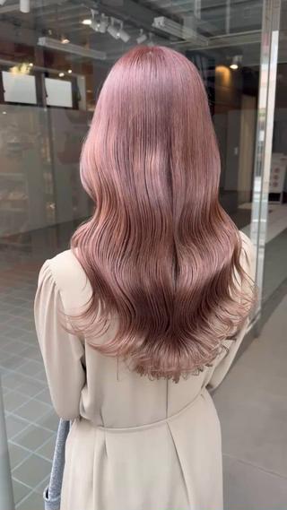 ・
\ パーソナルカラーであなただけの似合わせを /

パーソナルカラー診断とは…
4タイプの中から肌馴染みの良いタイプを見つけて、血色や肌ツヤをよく見せましょう！という診断です

‬パーソナルカラー診断のメリット‬

・似合うメイクが分かる
・似合う髪色が分かる
・顔色に透明感が出る
・etc...

今まで何となくカラーしてきた方や、何となくメイク用具を買っていた方はぜひ診断しましょう！もう迷うことなく決めれるのでカラーもメイクも楽しくなること間違いなし！！

ブリーチありのダブルカラーやブリーチなしダブルカラーはぜひお任せ下さい

 