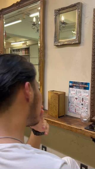 抜け感のある大人なナチュラルフェードスタイル
毛流れが出やすいようにカットしてオイルのみでのセットもできるので楽に決まります！ 