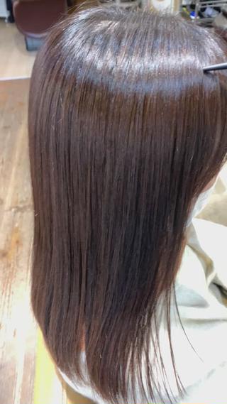 髪質改善1回目です。1回目は骨格を整えるので艶と同時に治まりも良くなります！縮毛矯正ではないので多少うねりやポワポワ毛は残りますが艶は驚くほどでます！ 
