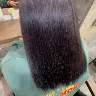 地毛風カラーPART2 

こちらの地毛風カラーはブラウンを少しくすみカラーと混ぜて光に当たると透け感がほんのりでるカラーです
ブリーチ毛で毛先のダメージもありので透明感でカバー
してあげると綺麗にみえます

カラーとご一緒にハリウッドトリートメントもして
髪の毛を守りながらカラーを楽しみましょう♪ 