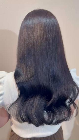 ブリーチ有りでも無しでもできるダークブラウンカラー
ブリーチをしてあげるとより透明感と赤み消しができます️
ブリーチ無しでもできるお色味なのでお悩みの方はぜひ1度ご相談ください 