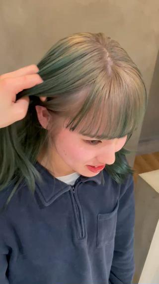 ナチュラルなルーツカラーも人気です
根元と毛先の色を変えるルーツカラー
ブリーチに少し変化欲しい方オススメです 