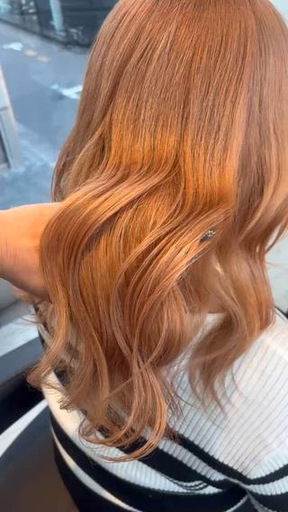 グラデーション履歴からのベージュカラー
ブリーチカラーでどのメニューで予約したらいいか分からない場合は2回のメニューでご予約下さい！

3月はデビューチャレンジさせて頂きます！
皆様の可愛いと綺麗のお手伝いをさせて下さい
たくさんのご予約お待ちしております 