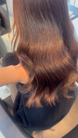 ブリーチベースの透明感のあるブラウン
ほんのりピンクで柔らかさも抜群

ブリーチしてるからこそ出せる透明感です 