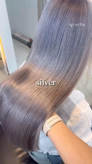 ブリーチなしダブルカラー履歴からブリーチ2回して
ギャルカラーに

色落ちもブロンドに戻ります

透明感カラーだけでなく、ギャルカラーもお任せ下さい 