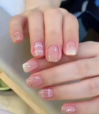 ネイル 高木 維麗絲のネイルデザイン