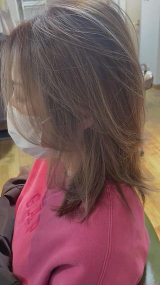 ミディアム カラー 吉川　ミチオ 【SHIKIO】のヘアスタイル