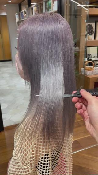 ハイトーン　グラデーションカラー
パープルからシルバーのグラデーションカラー！ 色落ちも綺麗に落ちてくれるので、楽しめます！ トリートメントで艶髪キープ！ 
