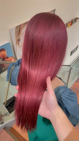 ブリーチカラー　ピンク
複雑履歴でしたが、ブリーチを繊細に塗りました！
なるべくムラが出ないようにカラーリングしていきます！
ダメージ配慮してトリートメントで艶髪！ 