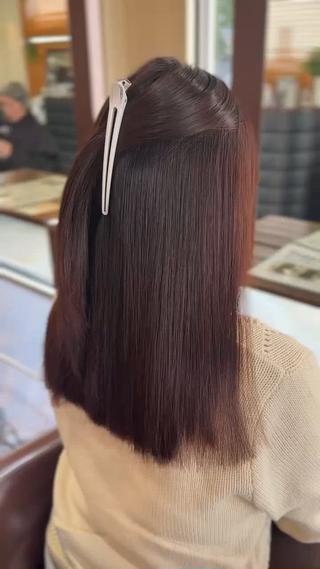 縮毛矯正は根元の伸びた部分で
毛先はトリートメントでしっかりケア︎︎


水素ケアを使った縮毛矯正なので
仕上がりも その後も柔らかさが持続


髪の毛はもちろん 頭皮の
カラーや縮毛矯正のお薬による
酸化も防いでくれます◎ 