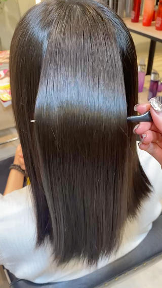 気になる癖やうねりを縮毛矯正でサラツヤに️ 