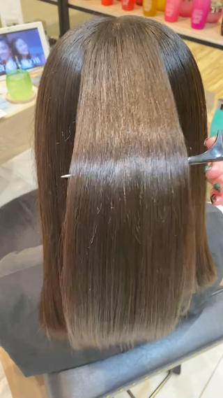 縮毛矯正で気になる癖やうねりをサラツヤに️ 