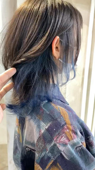 インナーブリーチ3回してブルーのインナーカラーにしました