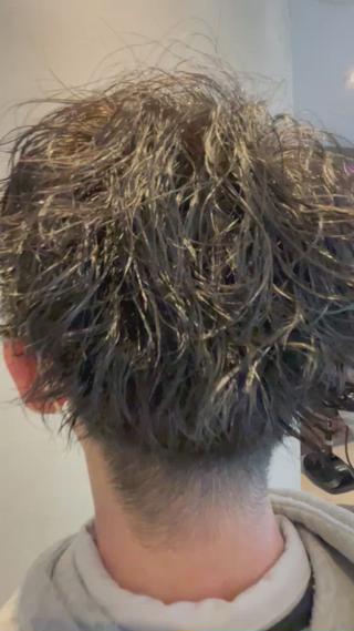 ツイストスパイラル
直毛の方や動きを出したい方パーマ初心者の方におすすめのパーマです 