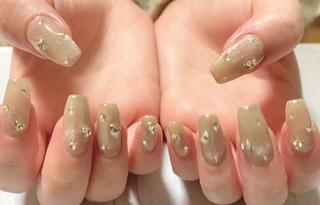 ワンカラーの上からマグネットジェルを重ねてキラキラ。更に小さなVカットやラインストーンでキラキラ、ちゅるんキラキラネイルでした

Vカットストーンは、別途料金がかかります

#北綾瀬 #北綾瀬ネイル #北綾瀬ネイルサロン 
#綾瀬ネイルサロン #亀有ネイルサロン #青井ネイルサロン #六町ネイルサロン #プライベートネイルサロン #駅近ネイルサロン 

#マグネットネイル #キラキラネイル #ちゅるんネイル #オフィスネイル #オトナ可愛いネイル #グレージュネイル #春ネイル #ビジューネイル 

#nails  #naildesign #magnetnails  