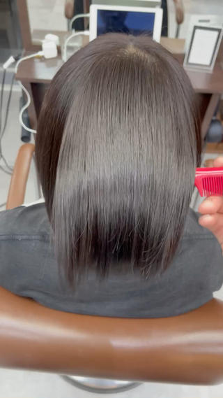 FLEAR最高峰髪質改善カラーです。
カラーひとつで美しい艶髪を手に入れることが出来ます。
FLEAR独自開発のパウダートリートメントを入れるだけで本当に綺麗になります！ 