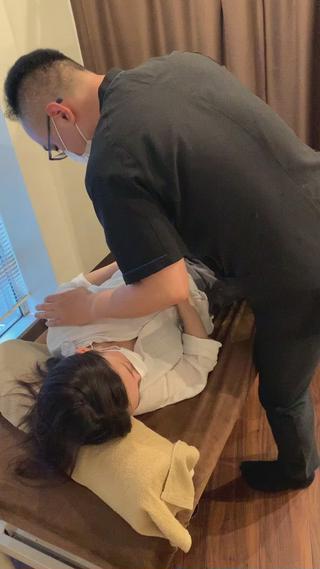 腰のポキポキ矯正パート2
骨盤の捻れ、一撃で