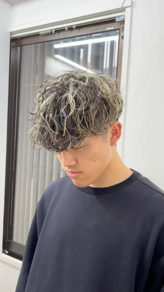 ツイストスパイラルパーマ/メンズパーマ/スペインカール/ハイライト/ホワイトメッシュ/マッシュショート/西梅田/梅田/大阪 