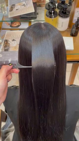 黒くはしたくないけど明るくは出来ない、、。
そんな方にオススメ！ブルーブラック
光に透かしてみるととても綺麗なカラーになります 