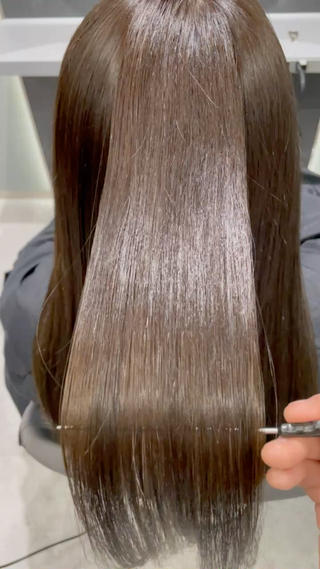 カラー+高濃度水素トリートメント

カラーは大人気グレージュカラー
艶髪×グレージュは間違いないです！ 