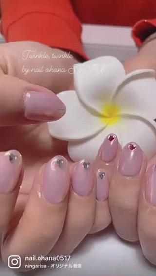 これは可愛すぎる
ドリームパウダーのメタリックピンク最高♪

——————————————
nail ohana横浜関内店
台湾人ネイリストSHIU
『持ち込みデザイン再現得意です(^^)v』
———————————————
ご予約はプロフィールのURLから

営業時間：9時〜24時(最終受付24時)／不定休
横浜・JR関内駅南口徒歩5分
〒231-0011
神奈川県横浜市中区太田町2-30 みどりビル 402

公式のLINE追加クーポン配信中
︎ショップカード特典
︎直接予約、ネイルデザイン相談等のお問い合わせ
︎毎週最新空き状況配信
︎キャンセル待ち配信

#nailohana #横浜ネイルサロン #関内ネイルサロン  #nailohana横浜関内店  #関内 #横浜 #持込みデザインネイル #定額ネイル #nail #gelnail #台湾人ネイリスト #中文服務 #おしゃれネイル #可愛いネイル #ジェルネイル #美甲 #光療美甲 #おしゃれ #おしゃれすき #可愛い #おしゃれさんと繋がりたい #ネイル  #中華街ネイルサロン 
#ミラーネイル　#ドリームパウダー　#ハートネイル　#綺麗めネイル　#ピンクネイル 