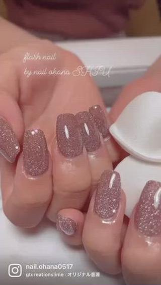 フラッシュネイル
キラキラで可愛すぎる

——————————————
nail ohana横浜関内店
台湾人ネイリストSHIU
『持ち込みデザイン再現得意です(^^)v』
———————————————
ご予約はプロフィールのURLから

営業時間：9時〜24時(最終受付24時)／不定休
横浜・JR関内駅南口徒歩5分
〒231-0011
神奈川県横浜市中区太田町2-30 みどりビル 402

公式のLINE追加クーポン配信中
︎ショップカード特典
︎直接予約、ネイルデザイン相談等のお問い合わせ
︎毎週最新空き状況配信
︎キャンセル待ち配信

#nailohana #横浜ネイルサロン #関内ネイルサロン  #nailohana横浜関内店  #関内 #横浜 #持込みデザインネイル #定額ネイル #nail #gelnail #台湾人ネイリスト #中文服務 #おしゃれネイル #可愛いネイル #ジェルネイル #美甲 #光療美甲 #おしゃれ #おしゃれすき #可愛い #おしゃれさんと繋がりたい #ネイル  #中華街ネイルサロン #馬車道ネイルサロン #フラッシュネイル　#キラキラネイル #スカルプ　#ワンカラーネイル 