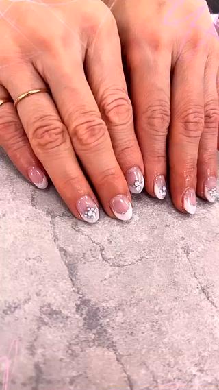 写真番号10594
#フレンチ
#ストーンアート


【公式のAPP】
http://www.fastnail.jp/app
又は Store や Google Play で「 ファストネイル 」 と検索！

【公式HP】
http://www.fastnail.jp/
【公式Instagram】  
https://www.instagram.com/fastnailplus_yokohama/


※アプリ、ネットでの店舗のお間違いが多く見られます。当店は【ファストネイルプラス横浜店】です。
お間違えなき様お願い申し上げます。


#ネイル＃ジェルネイル#もやもやネイル＃ワンカラー＃フレンチ＃グラデーション＃ニュアンス＃ミラー＃マグネット＃抜け感ネイル＃オフィス＃似合わせ＃チェック#さくらネイル#春ネイル#オフ無料#const#夏ネイル#秋ネイル#冬ネイル#ぷっくりネイル#ニュアンスネイル#母の日#梅雨#美爪#育爪#ファストネイルプラス横浜店 #横浜ネイルサロン #ファストネイルプラス #ネイル #ネイルデザイン  #メンズネイル#オフィスネイル #初夏ネイル #初夏ネイル2023  #ニュアンスネイル #キラキラネイル#フットネイル#トレンドネイル#イエベネイル#yokohama#fastnailplus#韓国ネイル#ワンホンネイル#ブルベネイル #大人ネイル #もやもやネイル#きれいめネイル 担当:楢原 