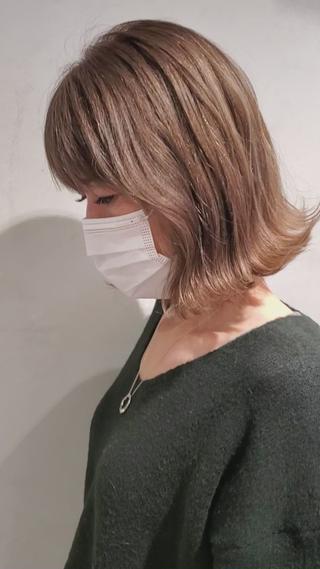 白髪率90%ほとんど白髪のお客様です。
脱白髪染めハイライトをして、白髪染めは使わず透明感のあるグレージュカラーに!