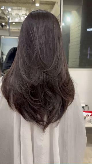 ロングヘアにレイヤーカットを 