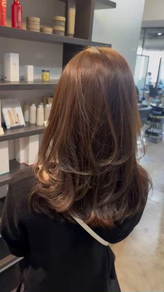 セミロング 💫カットはなんでも 得意です✂️のヘアスタイル