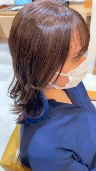 推し活インナーカラー
全体カラーアッシュカラー×インナーカラーブルーカラー 