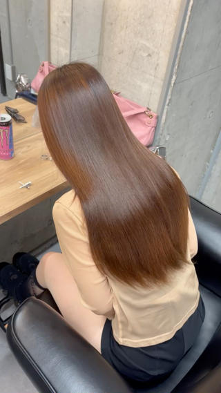 乾かしただけでこの艶感
※ブリーチ履歴がある場合髪の状態を見ての判断になります