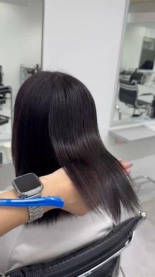 プラムブラックカラー
カラーのみであかぬけたい方、規定の厳しいOLさん、学生さんにおすすめのヘアカラーです 