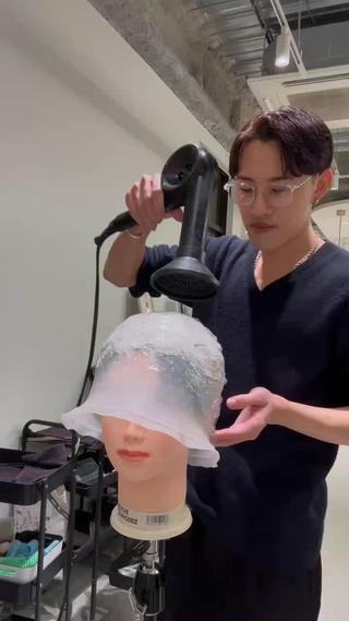 リールでバズったメンズメッシュスタイル！
海外風メンズヘアに憧れてる人必見です！ 