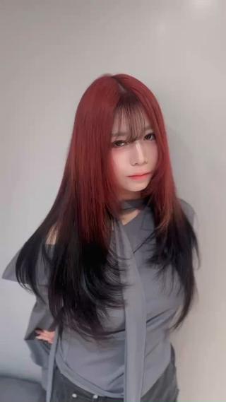 エクステ×デザインカラー

レイヤー入れたいけど長さが足りない方エクステで可愛いハイレイヤーに出来ますので是非1度お任せ下さい️ 