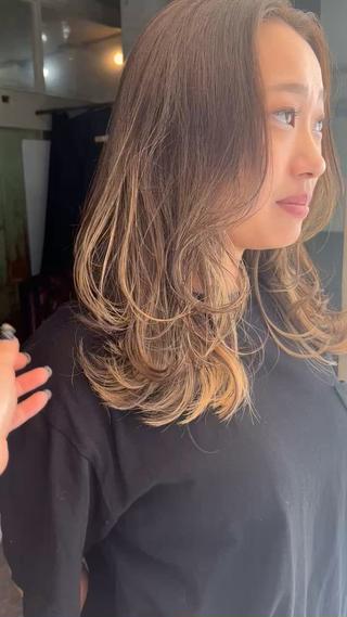 ミディアム ハイトーン/顔まわり レイヤー/YUKAのヘアスタイル