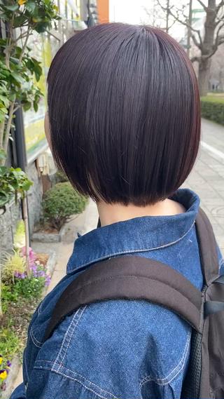 ボブ
結べるまで伸ばし途中ということで、
襟足に長さがあったので、表面の髪の毛を伸ばしてから襟足をつめてボブにチェンジ︎ 