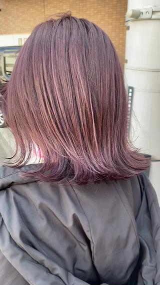 ラベンダーカラー
元々のブリーチヘアーにオンカラー
あと少しで暗くしないといけないため、その前にブリーチヘアーを最後まで楽しめるカラーを
カットは、メンテナンスカット程度で収まりよく◎ 
