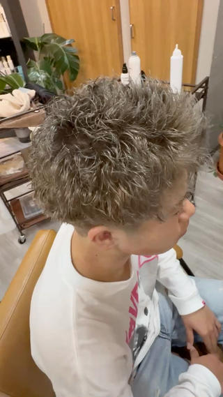 カラー パーマ メンズ arika オケシ　リョウダイのヘアスタイル