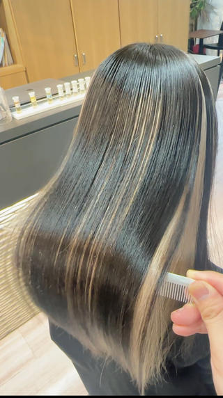 セミロング arika オケシ　リョウダイのヘアスタイル